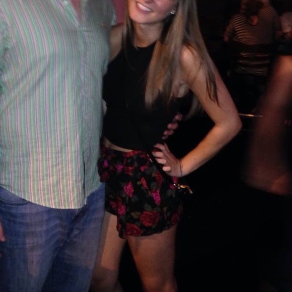 Talula Floral Flouncy Shorts - Picture 2 of 2